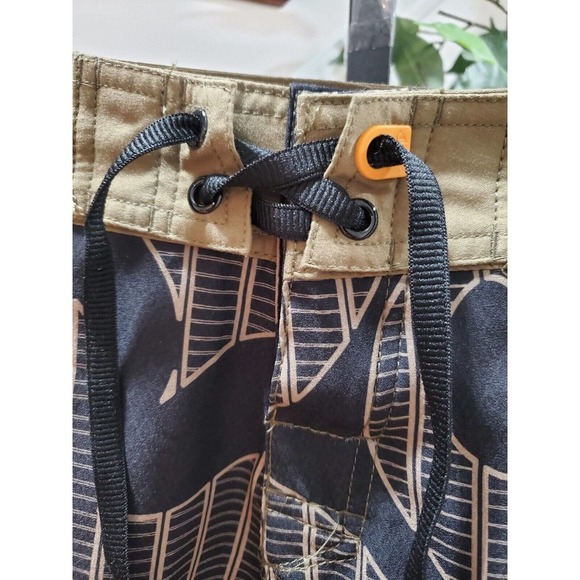 Quicksilver Men Beige & Black Polyester Pull On Stretch Swimwear Shorts Size 32 - Picture 2 of 15